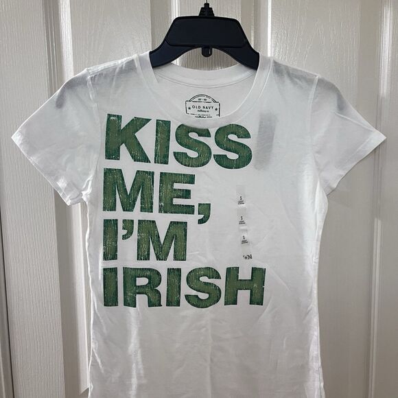 Old Navy Kiss Me, I'm Irish Graphic Tee Shirt Top Women's Size Small - Picture 2 of 12